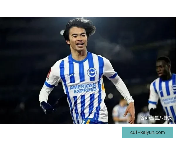 三笘薰在日本队中的表现持续提升，备受关注。